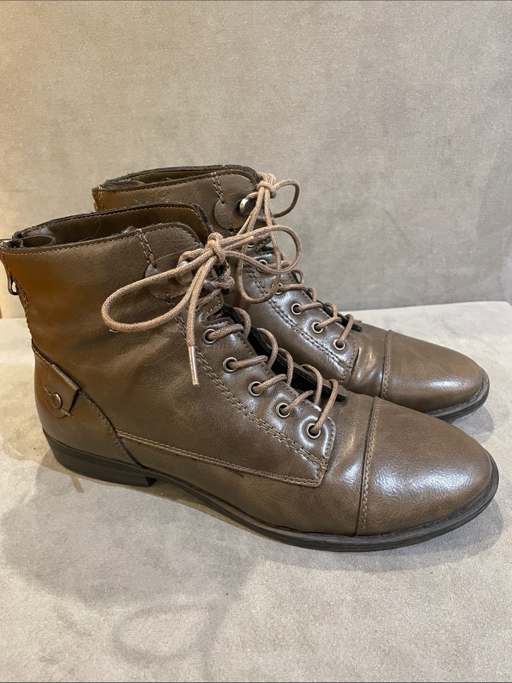 Bass Patricia Size 8 Brown Faux Leather Lace-Up Ankle Boots